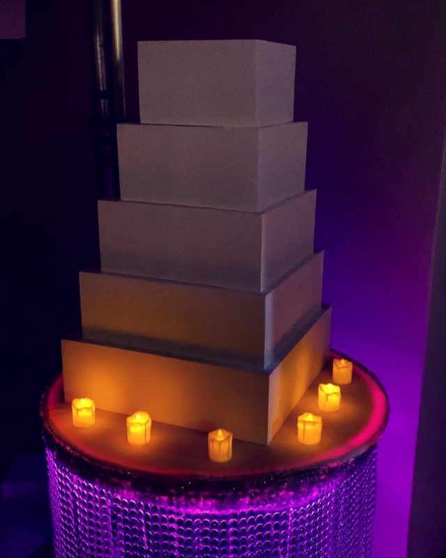 Cake Mapping (Projection Mapping on Wedding Cakes)